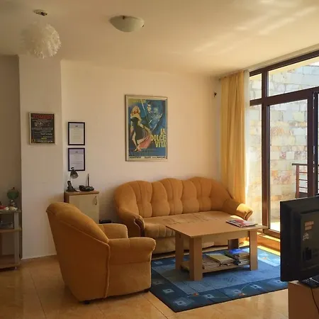 Penthouse Apartment *